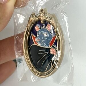 ReedPop 2025 Comic Con Exclusive Vampire Rat Pin Halloween Bat Frame Limited NWT